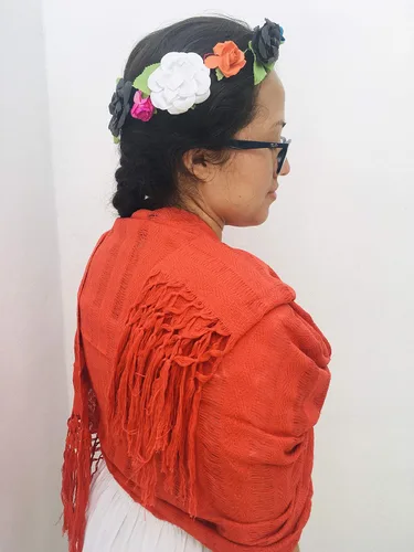 Vista 7 de Typical Mexican orange Rebozo 2.4 meters 95 inches (including fringes) modelo deshilado