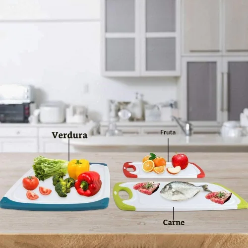 Vista 4 de Juego de 4 tablas de cortar de plástico para cocina, con patas antideslizantes y ranura profunda para jugo, mango de fácil agarre, apto