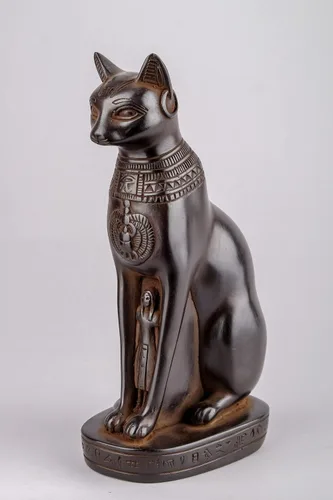 Vista 3 de Estatua egipcia antigua de la diosa Bastet gato pesado piedra negra hecha en Egipto. bastet en su forma tardía de una mujer con cabeza de gato