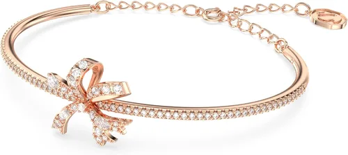 Vista 2 de Colección de joyería Swarovski Volta, con collar, aretes y pulseras, cristales rosados y transparentes inspirados en un lazo con acabado en tono oro