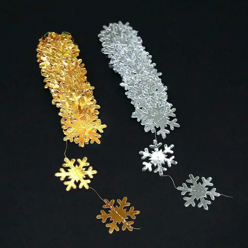 Vista 4 de 116 piezas de decoraciones y adornos de copos de nieve colgantes dorados de Navidad, pancarta de guirnalda para vacaciones de invierno en el país