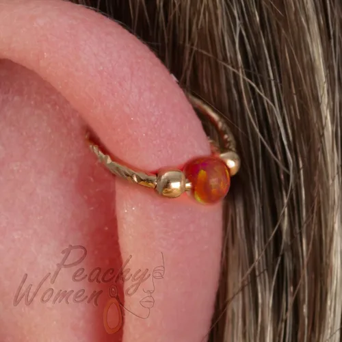 Vista 2 de Anillos de hélice de oro martillado 20G + ópalos + liso