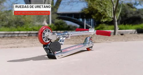 Vista 4 de Razor A Patinete para niños - Ligero, plegable, marco de aluminio y manillar ajustable Azul