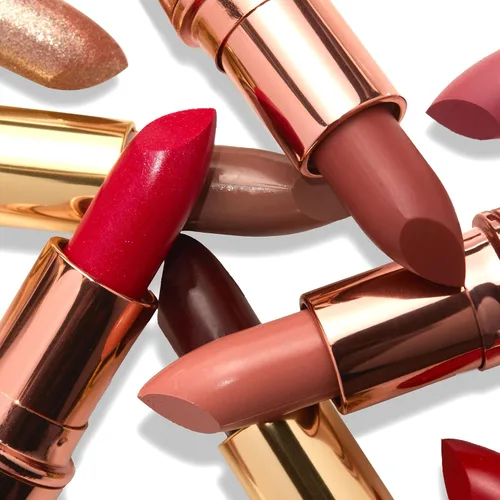Vista 5 de Gerard Cosmetics Lipstick Underground, lápiz labial gris malva con acabado satinado de lujo, altamente pigmentado, fórmula suave con ingredientes