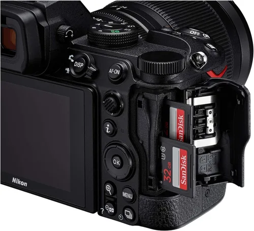 Vista 6 de Nikon Z 5 con lente zoom compacta Nuestra cámara de fotos/vídeo sin espejo de fotograma completo más compacta con lente zoom de 24-50mm