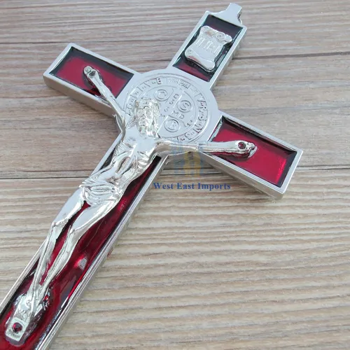 Vista 5 de WE San Benito - Crucifijo de pared esmaltado rojo para decoración religiosa de pared de 7.5 pulgadas