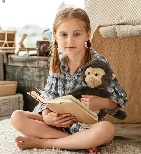 Vista 7 de DolliBu Peluche de mono – Animal de peluche súper suave, lindo peluche marrón de vida silvestre, adorable juguete de peluche esponjoso para niños