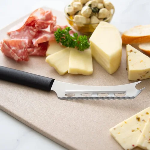 Vista 4 de Rada Cuchillo de queso para cubiertos de resina de acero inoxidable con borde dentado, 9-5/8 pulgadas, mango negro