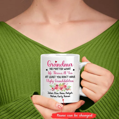 Vista 2 de Taza de café con texto en inglés "Grandma No Matter How Hard Life Gets At Least You Do Not Have Ugly Grandchildren - Taza de café para abuela, taza