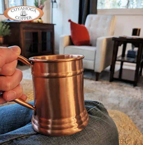 Vista 6 de Taza de cobre puro de alta calidad - 16 oz hecha a mano, elegante y duradera - Perfecta para bebidas frías, cócteles, cerveza y mulas de Moscú