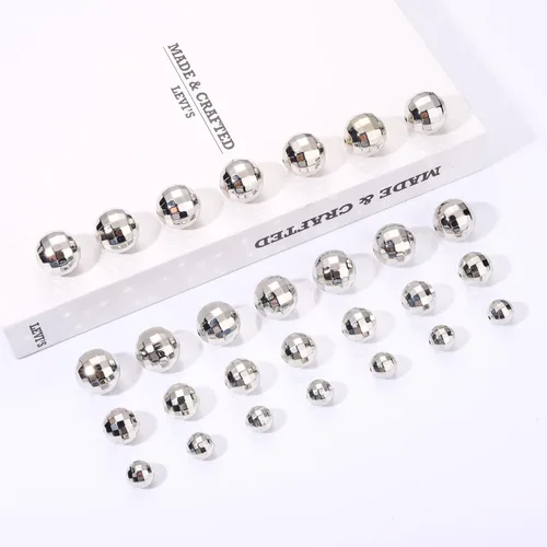 Vista 6 de 50 cuentas de bola de discoteca para hacer joyas, cuentas reflectantes de bola de espejo facetadas, dijes plateados de mini bola de discoteca