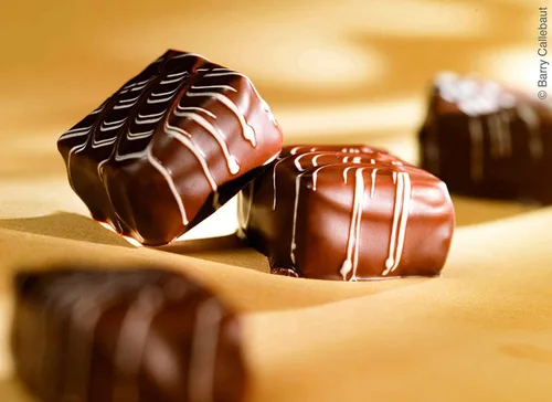 Vista 7 de Callets belgas de chocolate con leche (chispas) para hornear - 33.6% - 1 bolsa, 5.5 libras