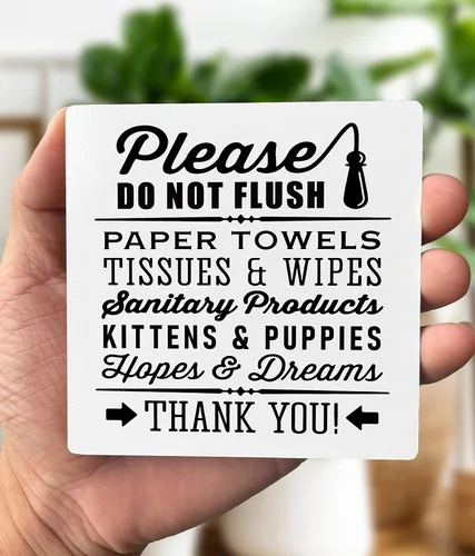 Vista 3 de Placa de estilo granja "Do Not Flush" con gatitos y cachorros adorables en soporte de madera