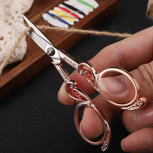Vista 6 de YOUGUOM Tijeras de bordado, tijeras de costura de precisión pequeña, tijeras de detalle de punta afilada para manualidades, costura, corte de Oro