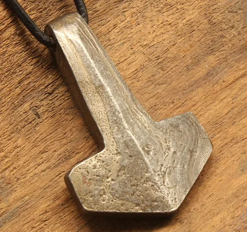Vista 2 de Thor's Hammer. Wrought ironThor's Hammer - Mjölnir
