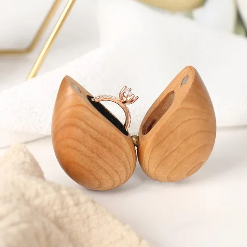Vista 3 de Caja de madera para anillos en forma de corazón para boda, propuesta, caja de anillo de compromiso, estuche de madera para anillos de madera, regalo