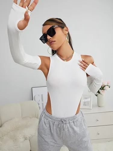 Vista 4 de WDIRARA Body sexy con cuello redondo para mujer, sin mangas, con agujeros para los pulgares