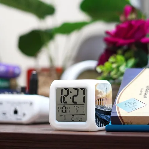 Vista 6 de Retro Titanic famoso antiguo reloj despertador histórico duradero reloj digital multifunción LED reloj para dormitorio, oficina en casa