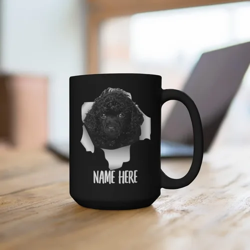 Vista 4 de Divertida taza de café negra con nombre personalizado de Navidad 2025, 15 onzas