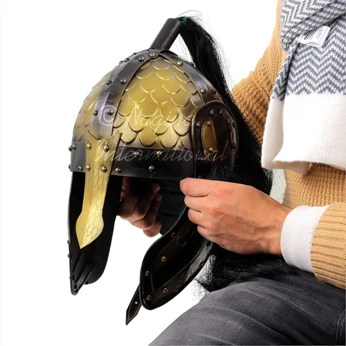 Vista 5 de Nagina International Casco nasal medieval Superficie de aletas en relieve con acabado negro antiguo y bronce y correas de barbilla, pelos negros