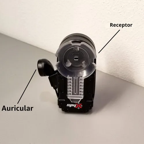 Vista 3 de SpyX Micro Listener - Dispositivo de escucha de juguete espía se engancha a tu bolsillo con auricular adjunto para escuchar conversaciones secretas.