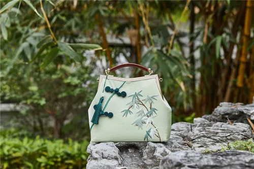 Vista 7 de Bolso bordado clásico chino para mujer, bolso de mano con borla y colgante