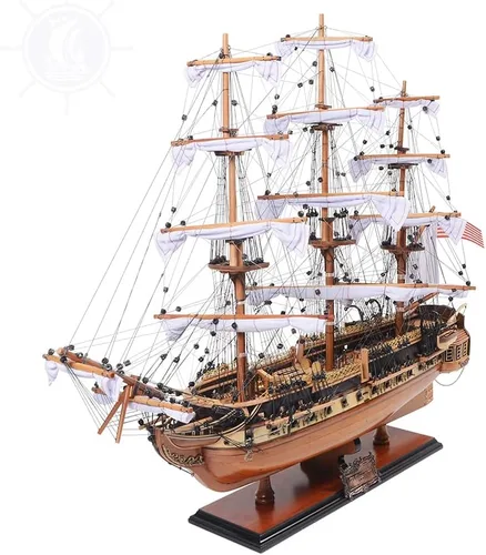 Vista 3 de Old Modern Handicrafts Modelo de barco USS Constitution de calidad de museo, hecho a mano de madera de alta calidad, gran atención a detalles