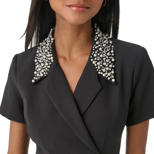Vista 2 de Karl Lagerfeld Paris Vestido de perlas plisadas con botones para mujer
