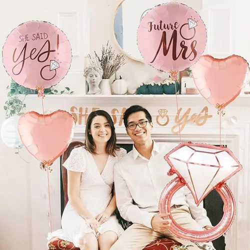 Vista 7 de Juego de 5 globos de papel de aluminio de corazón rosa para el día de San Valentín: anillo de diamantes, «She Said Yes», «Future Mrs», corazones