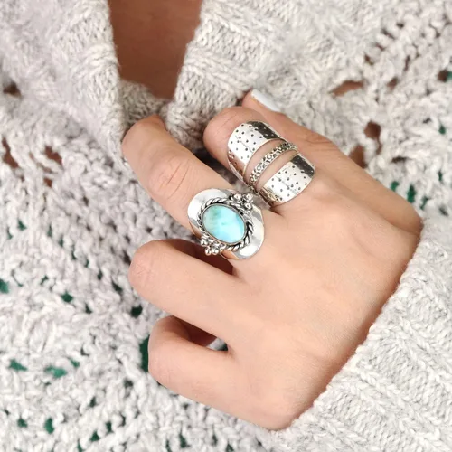 Vista 4 de Boho-Magic Anillo de plata de ley con larimar para mujer, joyería bohemia con piedras preciosas ovaladas
