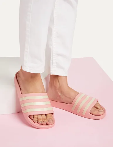 Vista 10 de adidas Adilette Aqua Slide Sandalia para mujer, Hi-res YellowCloud WhiteHi-res Yel