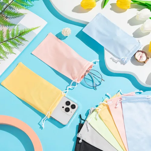 Vista 7 de Paquete de 150 bolsas de microfibra para lentes de sol suaves y delgadas para guardar lentes con cordón, bolsa de limpieza
