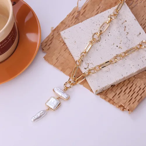Vista 4 de Collar de perlas y cadenas, cadena mixta y gargantilla de perlas de moda, collar de capas con colgante de corazón de peras orgánicas