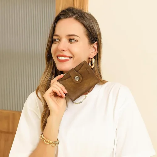 Vista 2 de Billetera para mujer, con bloqueo RFID, de piel de microfibra, compacta, plegable, con ventana de identificación extraíble (marrón)