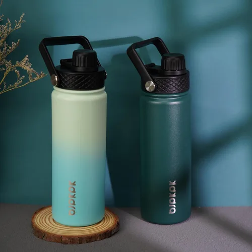 Vista 5 de BJPKPK Paquete de 2 botellas de agua aisladas con tapas con pajita, botella de agua de metal de acero inoxidable de 18oz con 6 tapas, jarras a