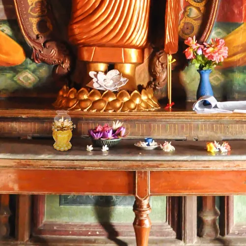 Vista 2 de Lámpara de aceite de loto, lámpara de oración de adoración budista, portavelas votivas, soporte de incienso tibetano, suministros budistas