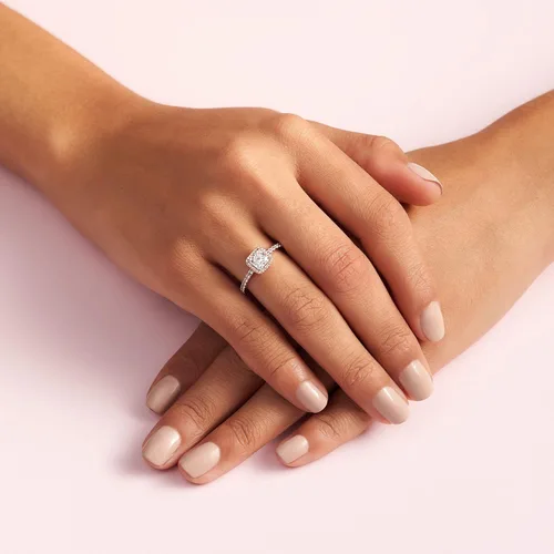 Vista 6 de PANDORA Anillo cuadrado de circonita cúbica con halo brillante en rosa