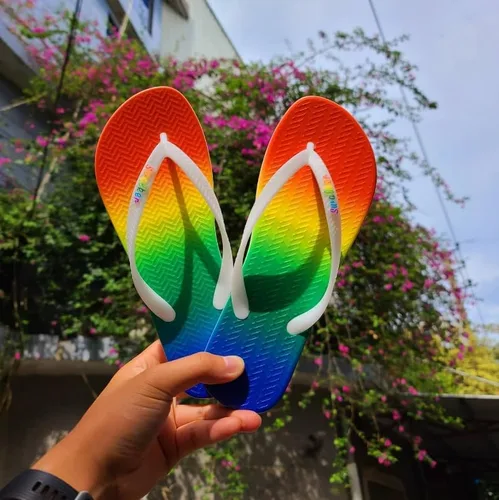 Vista 5 de Swalker Sandalias para hombre y mujer con estampado de arco iris en suela de goma reciclable con patrón antideslizante y plantilla hinchable