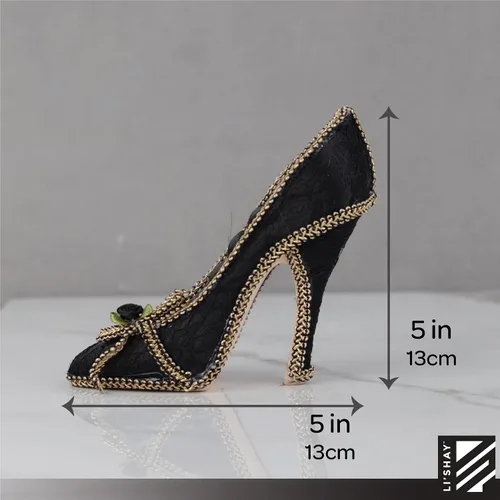 Vista 4 de Li'Shay Lacy - Soporte para anillo de zapato de tacón alto con roseta, color negro