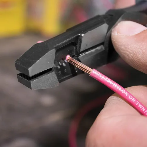 Vista 9 de Klein Tools Alicates multiherramienta J215-8CR, fabricados en Estados Unidos, herramienta híbrida multipropósito/crimpadora, pelacables, corte