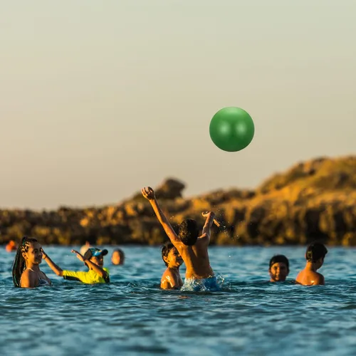 Vista 6 de Pelotas de playa inflables de 9.5 pulgadas, juguetes de fiesta para adultos y niños, diversión acuática en verano (paquete de 3)