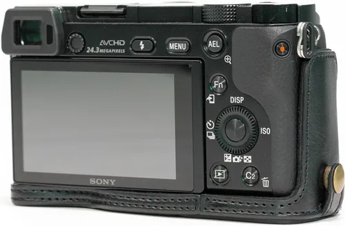 Vista 9 de MegaGear Ever Ready - Funda de piel para cámara compatible con Sony Alpha A6300, A6000