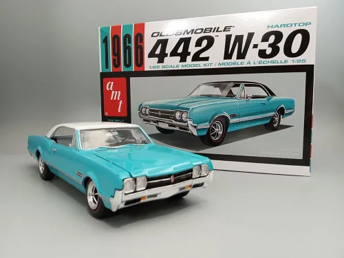 Vista 5 de AMT 1966 Olds 442 Hardtop 1:25 Kit de modelo a escala 1:25