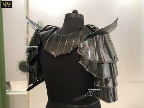 Vista 4 de NauticalMart Armadura de hombros de guerrero gótico, par de hombreras de armadura con gorjea, armadura de caballero de fantasía, ropa LARP, disfraz