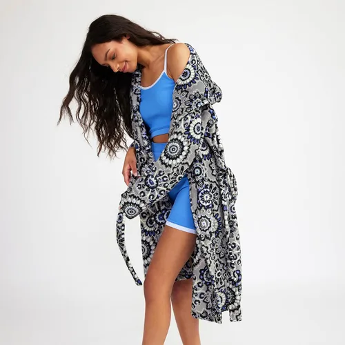 Vista 2 de Vera Bradley Bata de forro polar de felpa para mujer (rango de tallas extendidas)