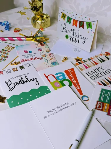 Vista 3 de 120 tarjetas de feliz cumpleaños para oficina, negocios y uso personal con mensaje genérico corto en el interior, notas de felicitación surtidas a