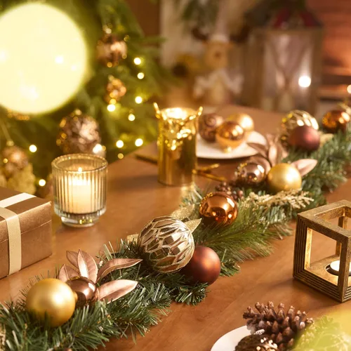 Vista 4 de Valery Madelyn - Guirnalda de Navidad de 1,8 m, preiluminada, con luces, para manto, guirnalda navideña iluminada para exteriores, con bolas