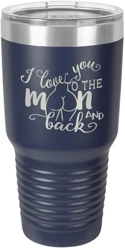 Vista 19 de Vaso negro de 30 onzas con popote y tapa superior deslizante con texto en inglés "I love you to the moon and back", color negro