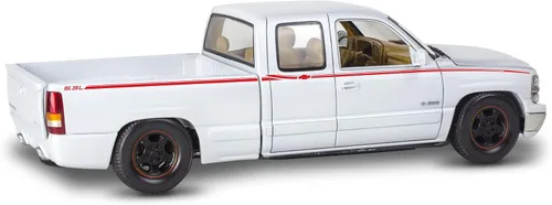 Vista 4 de Revell 14538 '99 Chevy Street Silverado Street Pickup 1:25 escala, kit de construcción de modelo de camioneta de 150 piezas, nivel de habilidad 4