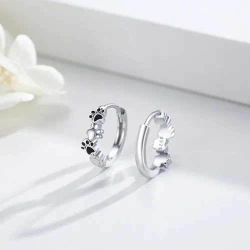 Vista 3 de Aretes de perro para mujer, aretes de aro pequeños de plata de ley con estampado de patas, aretes de aro para cachorros, aretes de pata de gato